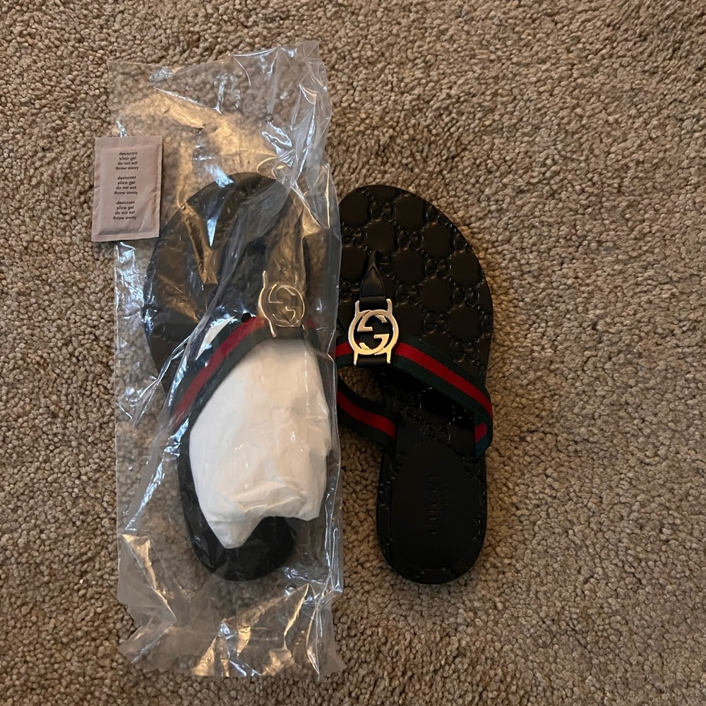 Authentic Gucci slide,shoe size is US 4 EU 38